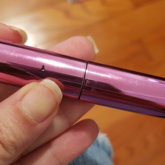 Ultimate Lashes - Picture 2 of 2